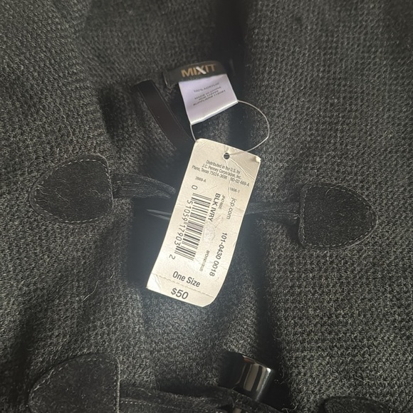 Black and Ivory Shawl Sweater - Picture 5 of 5